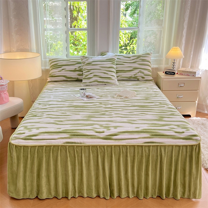 91家纺网 家纺一手货源 找家纺 圣比熊 2025新款法莱绒床裙法兰绒床垫保护罩牛奶绒兔毛绒床垫床单罩-抽条 法莱绒抽条-梦幻果绿