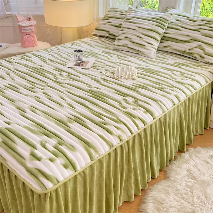 91家纺网 家纺一手货源 找家纺 圣比熊 2025新款法莱绒床裙法兰绒床垫保护罩牛奶绒兔毛绒床垫床单罩-抽条 法莱绒抽条-梦幻果绿
