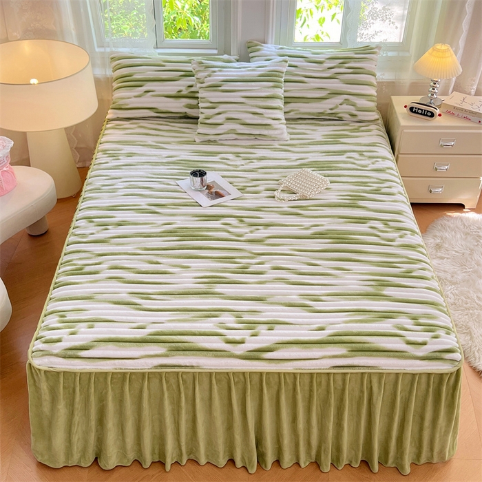 91家纺网 家纺一手货源 找家纺 圣比熊 2025新款法莱绒床裙法兰绒床垫保护罩牛奶绒兔毛绒床垫床单罩-抽条 法莱绒抽条-梦幻果绿