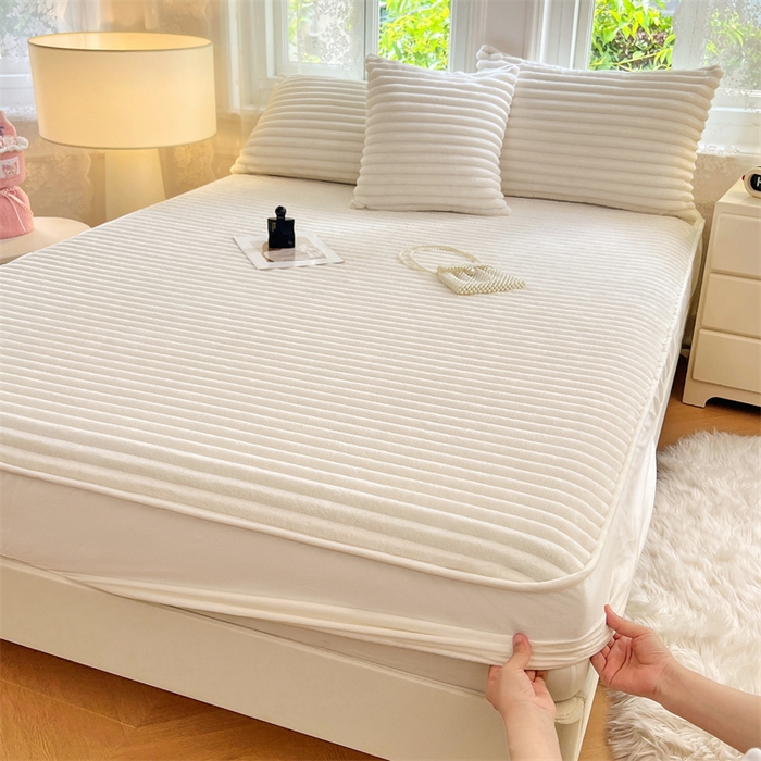 91家纺网 家纺一手货源 找家纺 梦舒羽 2025新款法莱绒床笠法兰绒床垫保护套牛奶绒兔毛绒席梦思床垫套-抽条 法莱绒抽条-晨曦白