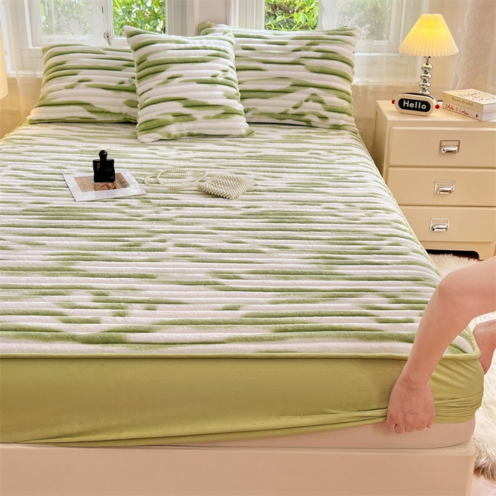 91家纺网 家纺一手货源 找家纺 梦舒羽 2025新款法莱绒床笠法兰绒床垫保护套牛奶绒兔毛绒席梦思床垫套-抽条 法莱绒抽条-梦幻果绿