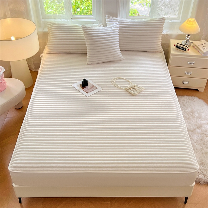 91家纺网 家纺一手货源 找家纺 梦舒羽 2025新款法莱绒床笠法兰绒床垫保护套牛奶绒兔毛绒席梦思床垫套-抽条 法莱绒抽条-晨曦白