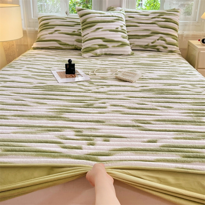 91家纺网 家纺一手货源 找家纺 梦舒羽 2025新款法莱绒床笠法兰绒床垫保护套牛奶绒兔毛绒席梦思床垫套-抽条 法莱绒抽条-梦幻果绿