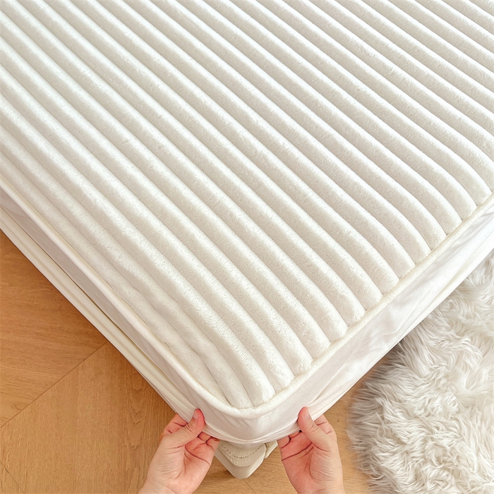 91家纺网 家纺一手货源 找家纺 梦舒羽 2025新款法莱绒床笠法兰绒床垫保护套牛奶绒兔毛绒席梦思床垫套-抽条 法莱绒抽条-晨曦白