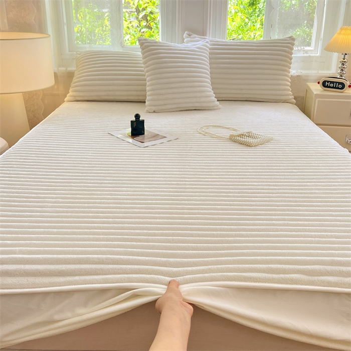 91家纺网 家纺一手货源 找家纺 梦舒羽 2025新款法莱绒床笠法兰绒床垫保护套牛奶绒兔毛绒席梦思床垫套-抽条 法莱绒抽条-晨曦白