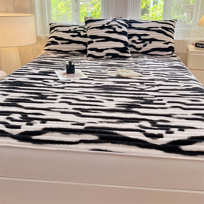 91家纺网 家纺一手货源 找家纺 梦舒羽 2025新款法莱绒床笠法兰绒床垫保护套牛奶绒兔毛绒席梦思床垫套-抽条 法莱绒抽条-梦幻墨白