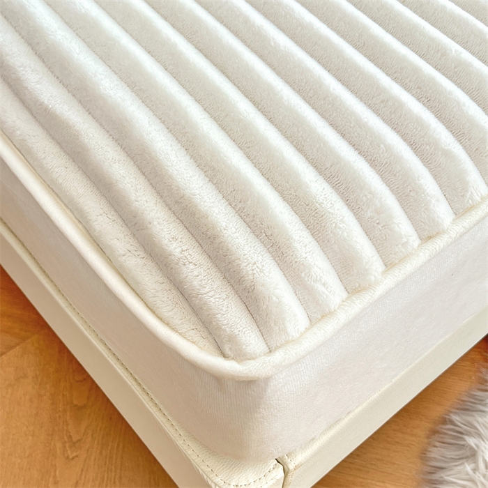 91家纺网 家纺一手货源 找家纺 梦舒羽 2025新款法莱绒床笠法兰绒床垫保护套牛奶绒兔毛绒席梦思床垫套-抽条 法莱绒抽条-晨曦白