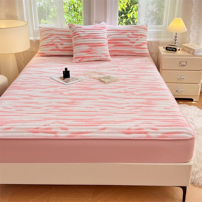 91家纺网 家纺一手货源 找家纺 梦舒羽 2025新款法莱绒床笠法兰绒床垫保护套牛奶绒兔毛绒席梦思床垫套-抽条 法莱绒抽条-梦幻樱粉