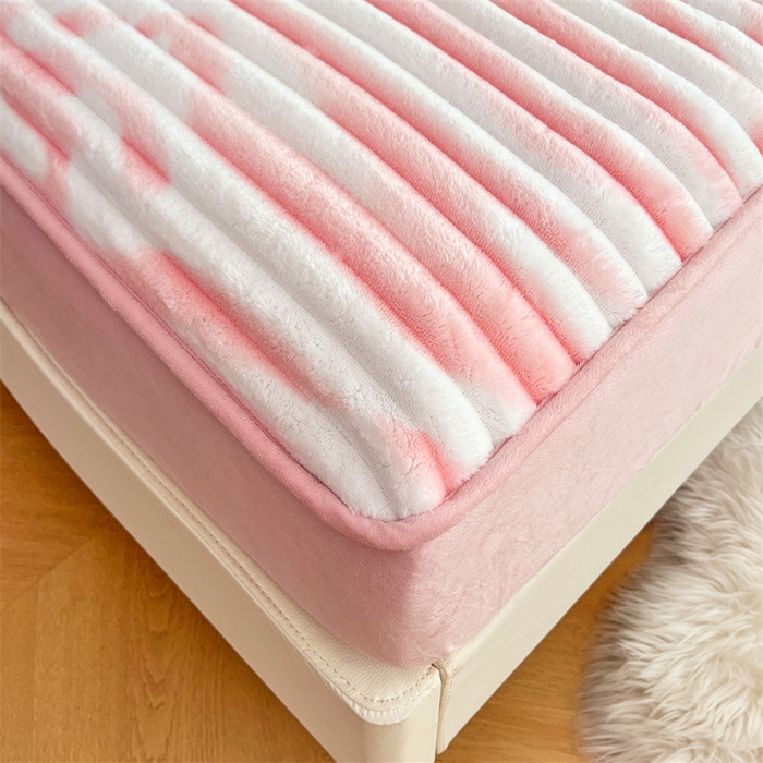 91家纺网 家纺一手货源 找家纺 梦舒羽 2025新款法莱绒床笠法兰绒床垫保护套牛奶绒兔毛绒席梦思床垫套-抽条 法莱绒抽条-梦幻樱粉
