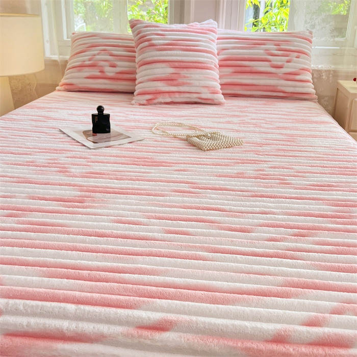 91家纺网 家纺一手货源 找家纺 梦舒羽 2025新款法莱绒床笠法兰绒床垫保护套牛奶绒兔毛绒席梦思床垫套-抽条 法莱绒抽条-梦幻樱粉