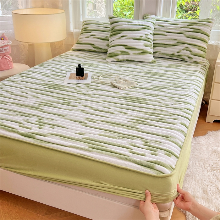 91家纺网 家纺一手货源 找家纺 梦舒羽 2025新款法莱绒床笠法兰绒床垫保护套牛奶绒兔毛绒席梦思床垫套-抽条 法莱绒抽条-梦幻果绿