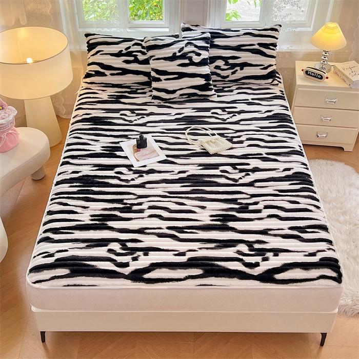 91家纺网 家纺一手货源 找家纺 梦舒羽 2025新款法莱绒床笠法兰绒床垫保护套牛奶绒兔毛绒席梦思床垫套-抽条 法莱绒抽条-梦幻墨白