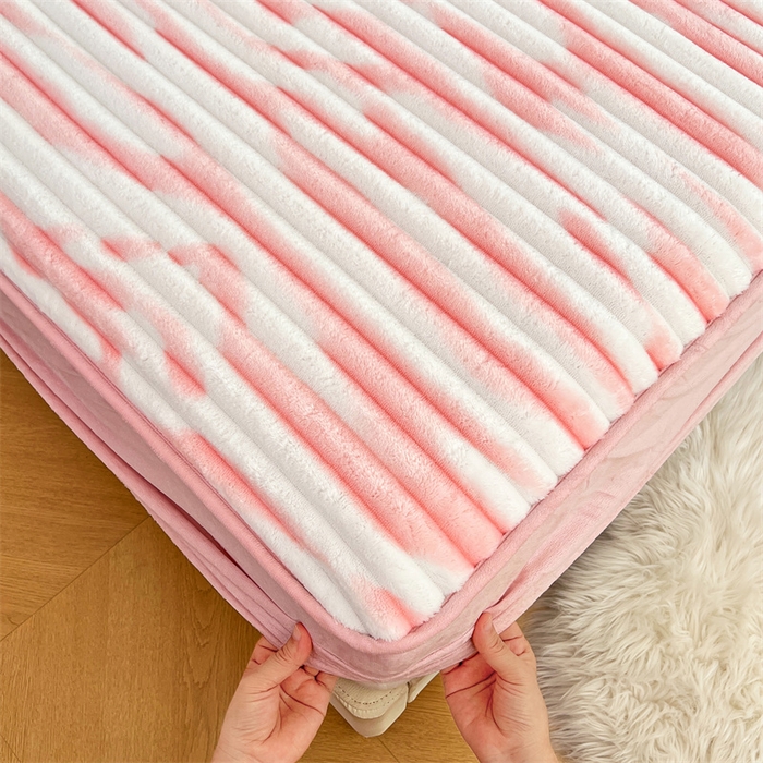 91家纺网 家纺一手货源 找家纺 梦舒羽 2025新款法莱绒床笠法兰绒床垫保护套牛奶绒兔毛绒席梦思床垫套-抽条 法莱绒抽条-梦幻樱粉