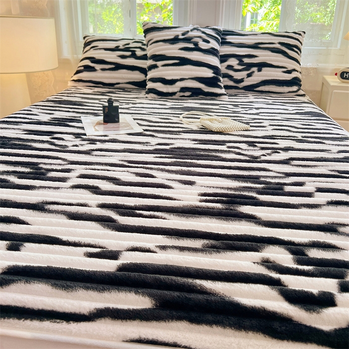 91家纺网 家纺一手货源 找家纺 梦舒羽 2025新款法莱绒床笠法兰绒床垫保护套牛奶绒兔毛绒席梦思床垫套-抽条 法莱绒抽条-梦幻墨白