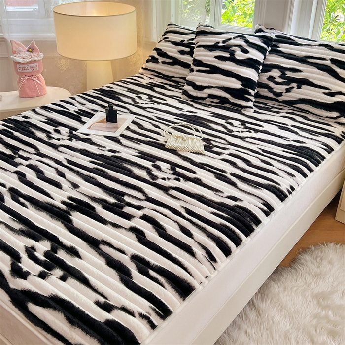 91家纺网 家纺一手货源 找家纺 梦舒羽 2025新款法莱绒床笠法兰绒床垫保护套牛奶绒兔毛绒席梦思床垫套-抽条 法莱绒抽条-梦幻墨白