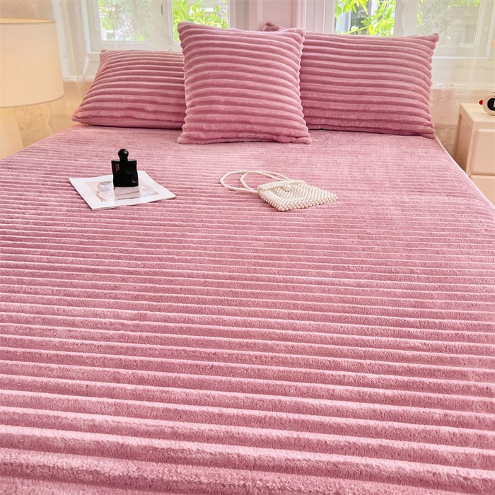 91家纺网 家纺一手货源 找家纺 梦舒羽 2025新款法莱绒床笠法兰绒床垫保护套牛奶绒兔毛绒席梦思床垫套-抽条 法莱绒抽条-云梦粉