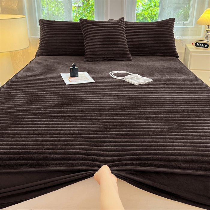 91家纺网 家纺一手货源 找家纺 梦舒羽 2025新款法莱绒床笠法兰绒床垫保护套牛奶绒兔毛绒席梦思床垫套-抽条 法莱绒抽条-咖啡色