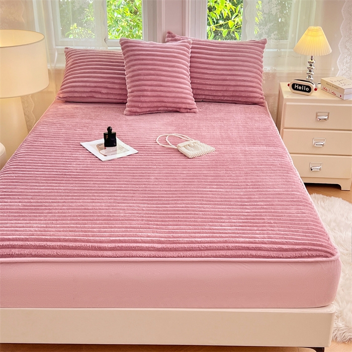 91家纺网 家纺一手货源 找家纺 梦舒羽 2025新款法莱绒床笠法兰绒床垫保护套牛奶绒兔毛绒席梦思床垫套-抽条 法莱绒抽条-云梦粉