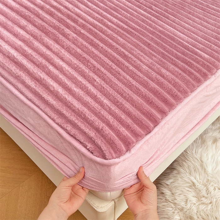 91家纺网 家纺一手货源 找家纺 梦舒羽 2025新款法莱绒床笠法兰绒床垫保护套牛奶绒兔毛绒席梦思床垫套-抽条 法莱绒抽条-云梦粉