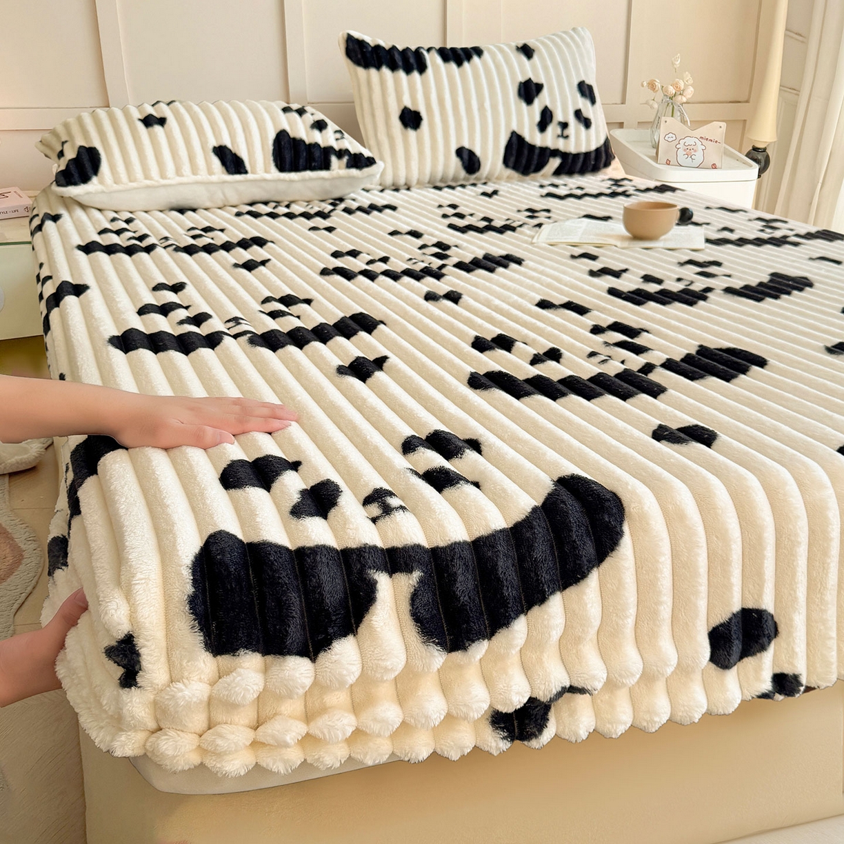 眠势力 2025新款兔兔绒抽条印花床笠单件冬季兔绒加绒保暖保护套全包防尘床垫罩 大熊猫【兔兔绒抽条床笠】