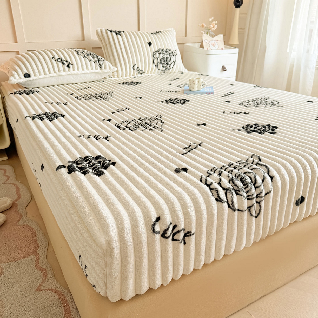 91家纺网 家纺一手货源 找家纺 眠势力 2025新款兔兔绒抽条印花床笠单件冬季兔绒加绒保暖保护套全包防尘床垫罩 幸运玫瑰【兔兔绒抽条床笠】