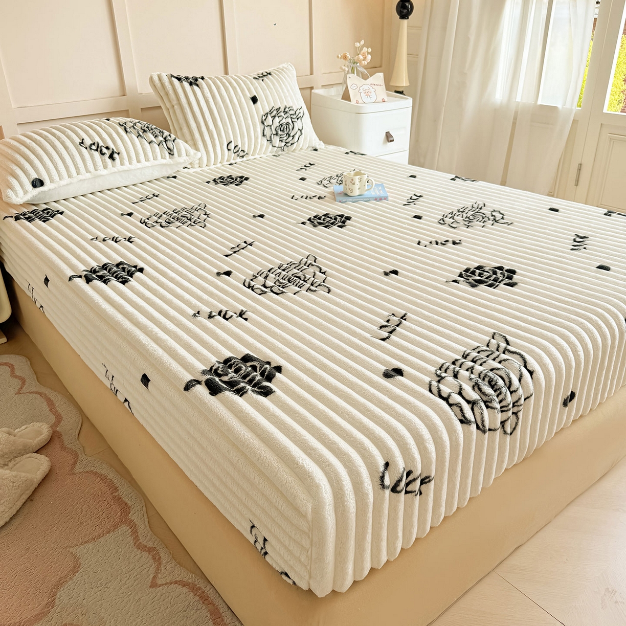 91家纺网 家纺一手货源 找家纺 眠势力 2025新款兔兔绒抽条印花床笠单件冬季兔绒加绒保暖保护套全包防尘床垫罩 幸运玫瑰【兔兔绒抽条床笠】