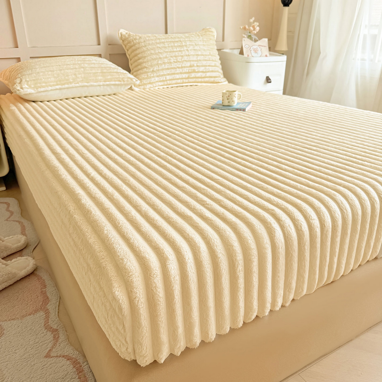 91家纺网 家纺一手货源 找家纺 眠势力 2025新款兔兔绒抽条印花床笠单件冬季兔绒加绒保暖保护套全包防尘床垫罩 温柔米【兔兔绒抽条床笠】