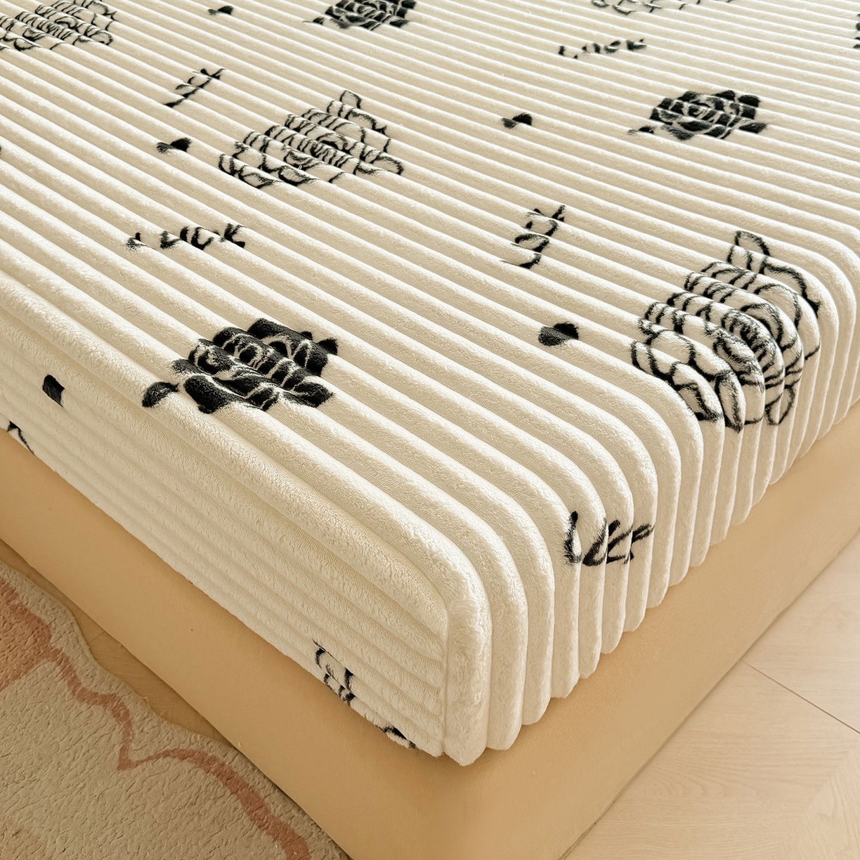 91家纺网 家纺一手货源 找家纺 眠势力 2025新款兔兔绒抽条印花床笠单件冬季兔绒加绒保暖保护套全包防尘床垫罩 幸运玫瑰【兔兔绒抽条床笠】