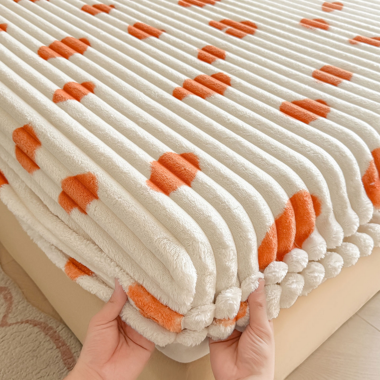 91家纺网 家纺一手货源 找家纺 眠势力 2025新款兔兔绒抽条印花床笠单件冬季兔绒加绒保暖保护套全包防尘床垫罩 暖阳【兔兔绒抽条床笠】