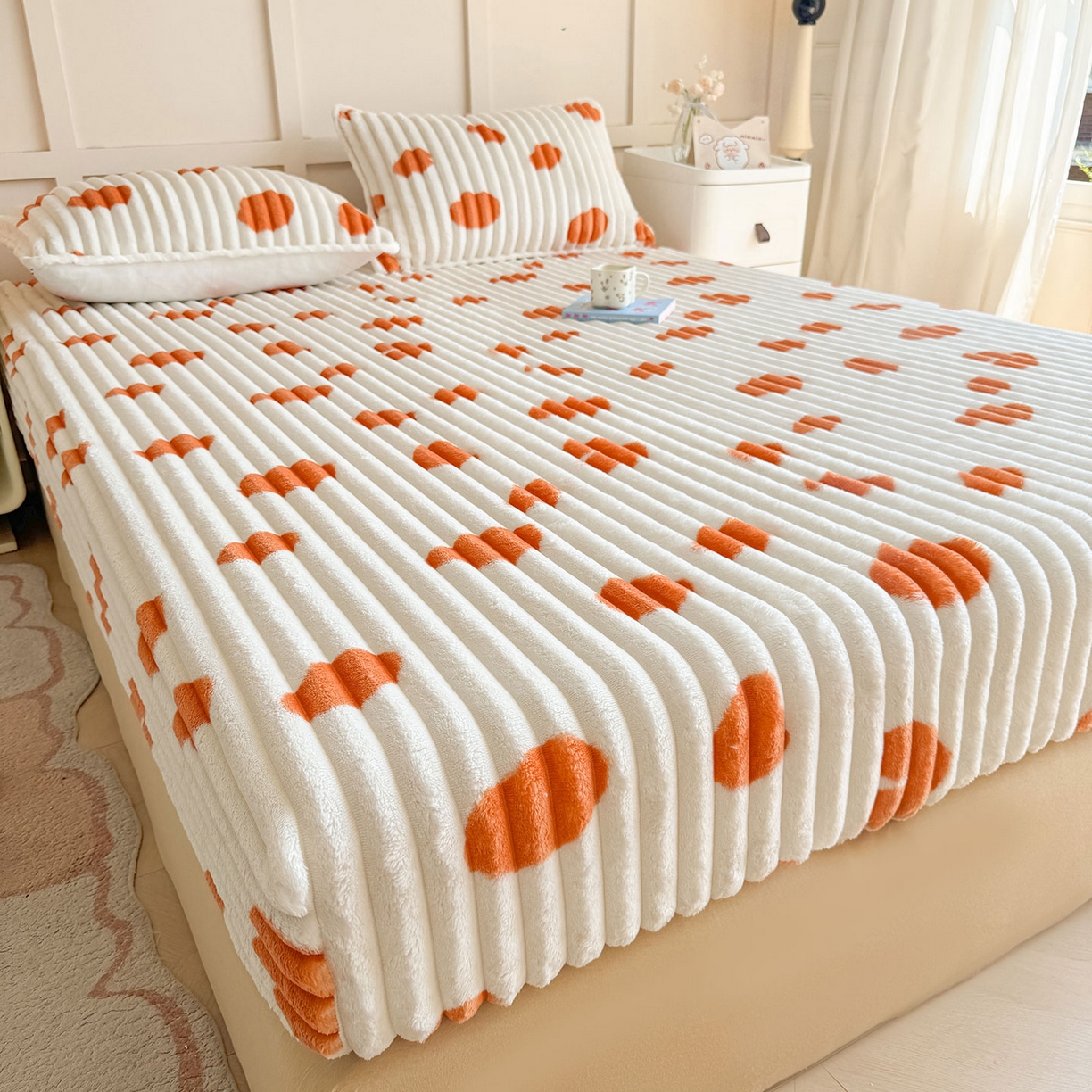 91家纺网 家纺一手货源 找家纺 眠势力 2025新款兔兔绒抽条印花床笠单件冬季兔绒加绒保暖保护套全包防尘床垫罩 暖阳【兔兔绒抽条床笠】