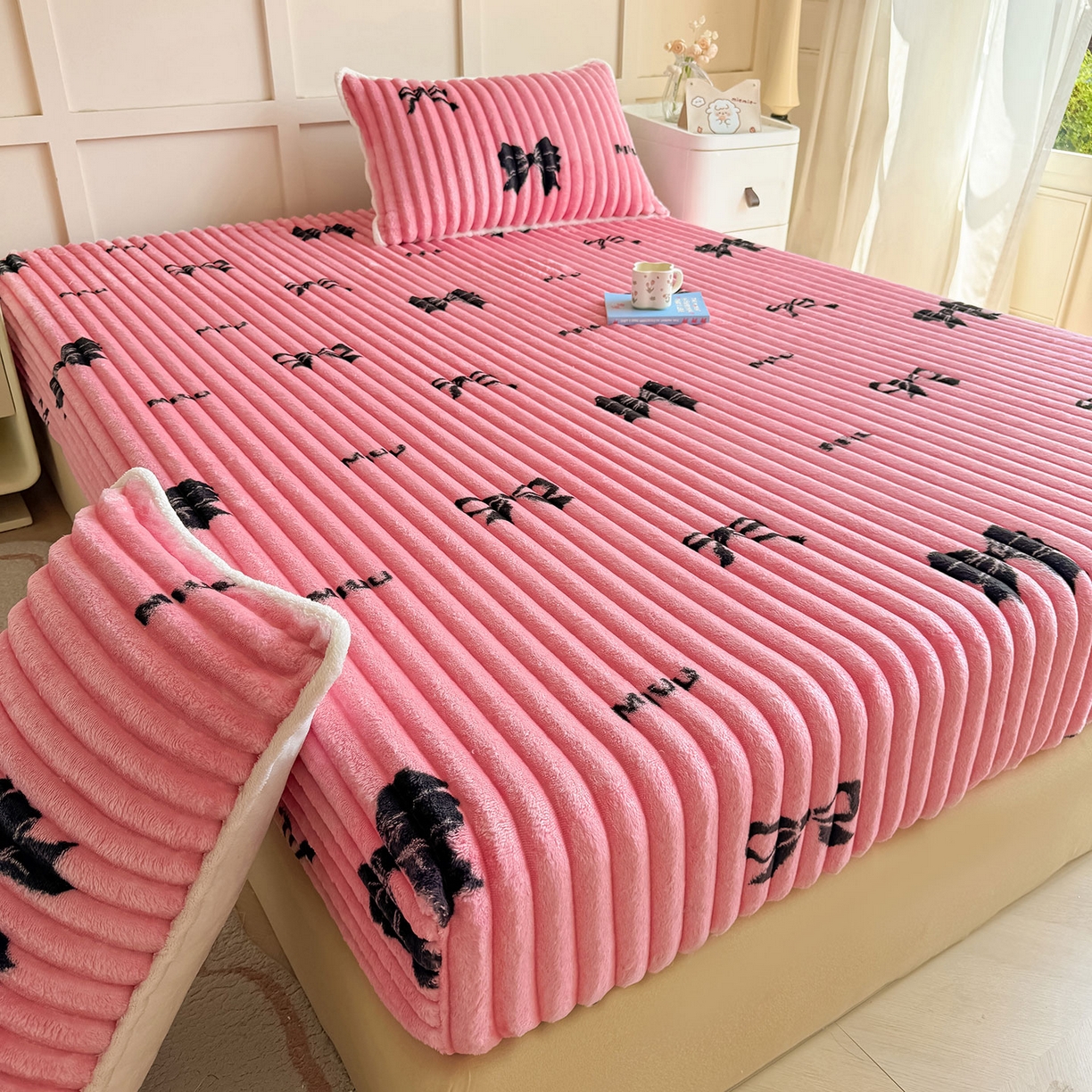 91家纺网 家纺一手货源 找家纺 眠势力 2025新款兔兔绒抽条印花床笠单件冬季兔绒加绒保暖保护套全包防尘床垫罩 粉色记忆【兔兔绒抽条床笠】