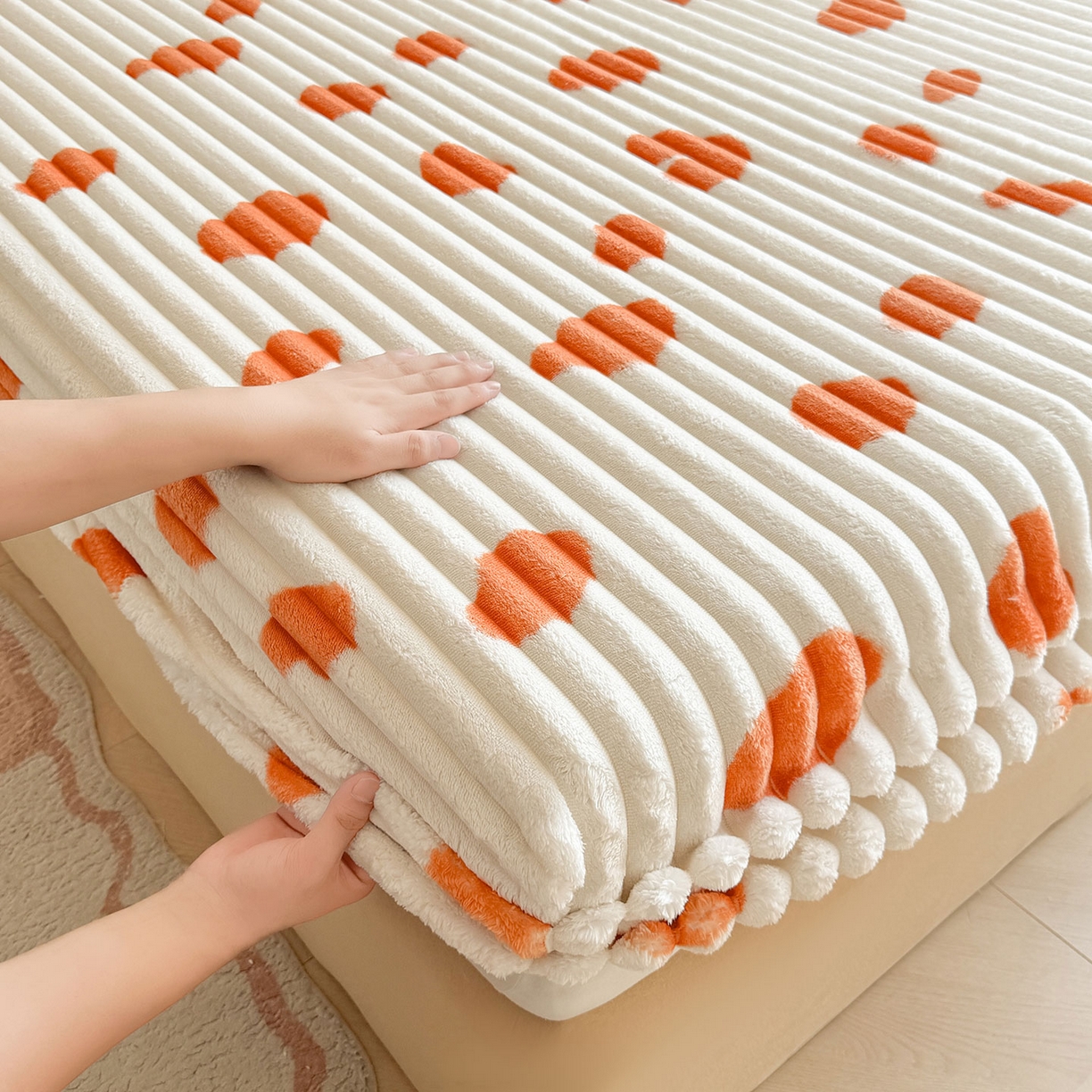 91家纺网 家纺一手货源 找家纺 眠势力 2025新款兔兔绒抽条印花床笠单件冬季兔绒加绒保暖保护套全包防尘床垫罩 暖阳【兔兔绒抽条床笠】