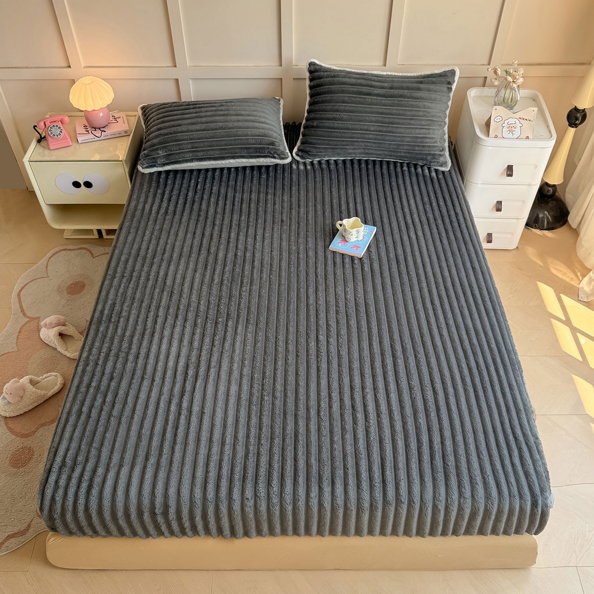 91家纺网 家纺一手货源 找家纺 眠势力 2025新款兔兔绒抽条印花床笠单件冬季兔绒加绒保暖保护套全包防尘床垫罩 高级灰【兔兔绒抽条床笠】