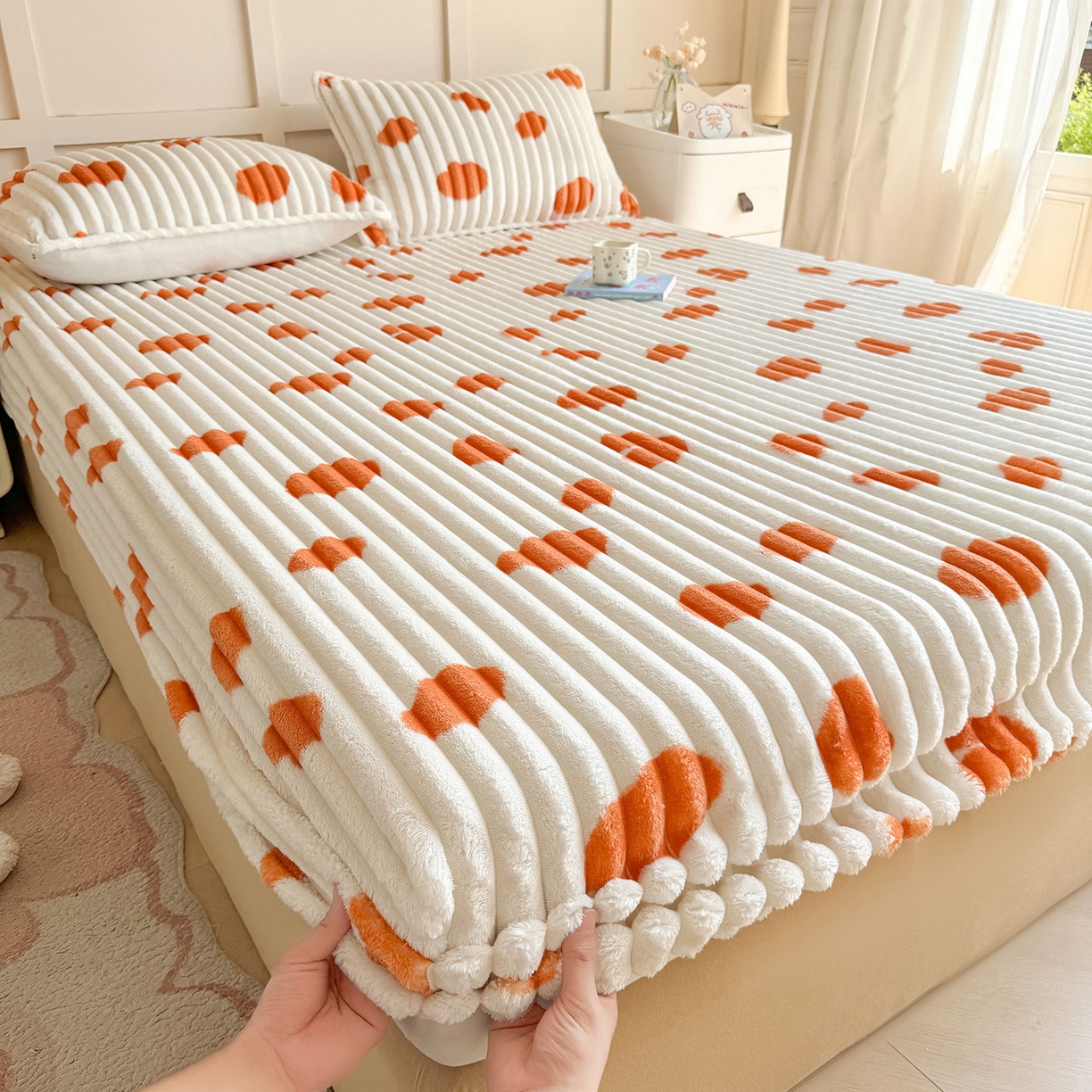 91家纺网 家纺一手货源 找家纺 眠势力 2025新款兔兔绒抽条印花床笠单件冬季兔绒加绒保暖保护套全包防尘床垫罩 暖阳【兔兔绒抽条床笠】
