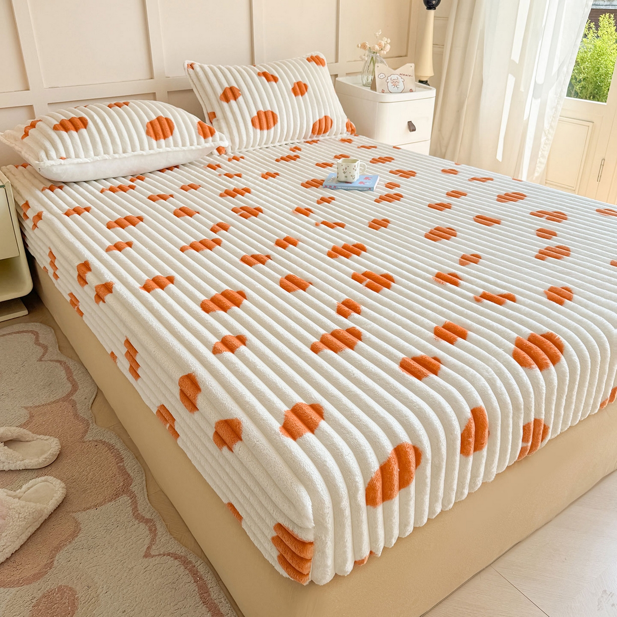 91家纺网 家纺一手货源 找家纺 眠势力 2025新款兔兔绒抽条印花床笠单件冬季兔绒加绒保暖保护套全包防尘床垫罩 暖阳【兔兔绒抽条床笠】