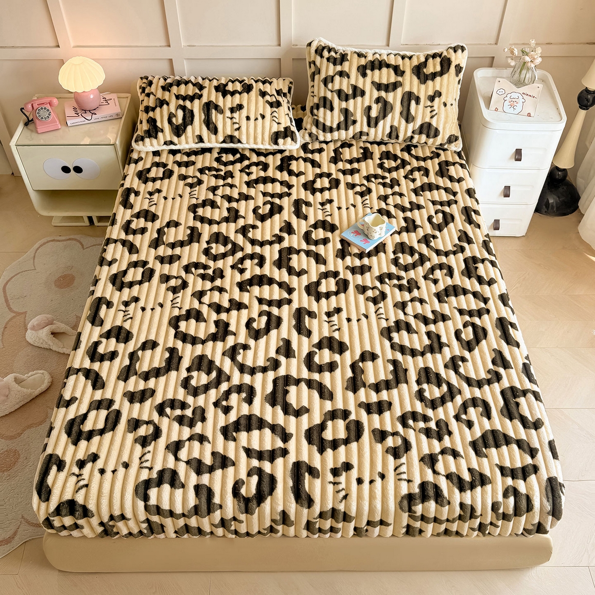 91家纺网 家纺一手货源 找家纺 眠势力 2025新款兔兔绒抽条印花床笠单件冬季兔绒加绒保暖保护套全包防尘床垫罩 豹纹KT【兔兔绒抽条床笠】