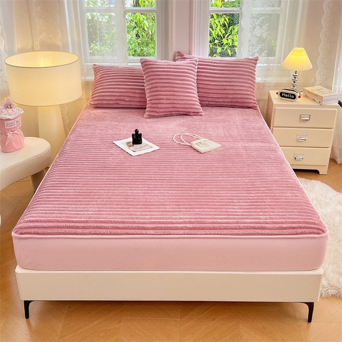 91家纺网 家纺一手货源 找家纺 梦舒羽 2025新款法莱绒床笠法兰绒床垫保护套牛奶绒兔毛绒席梦思床垫套-抽条 法莱绒抽条-云梦粉