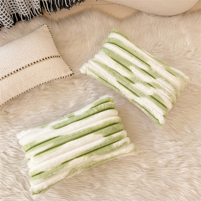 91家纺网 家纺一手货源 找家纺 圣比熊 2025新款兔毛绒抱枕套法兰绒枕套宿舍枕芯套法莱绒30x50枕头套-抽条 兔毛绒抽条-梦幻果绿