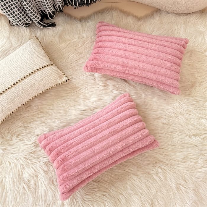 91家纺网 家纺一手货源 找家纺 圣比熊 2025新款兔毛绒抱枕套法兰绒枕套宿舍枕芯套法莱绒30x50枕头套-抽条 兔毛绒抽条-云梦粉