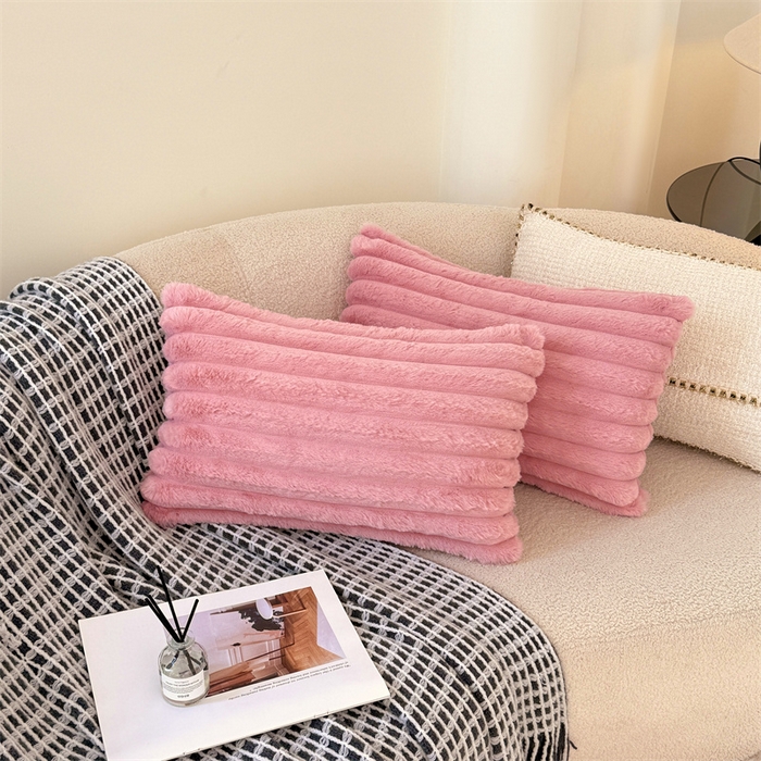 91家纺网 家纺一手货源 找家纺 圣比熊 2025新款兔毛绒抱枕套法兰绒枕套宿舍枕芯套法莱绒30x50枕头套-抽条 兔毛绒抽条-云梦粉