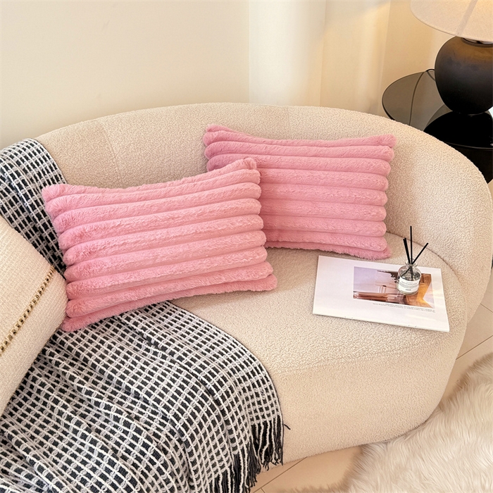 91家纺网 家纺一手货源 找家纺 圣比熊 2025新款兔毛绒抱枕套法兰绒枕套宿舍枕芯套法莱绒30x50枕头套-抽条 兔毛绒抽条-云梦粉