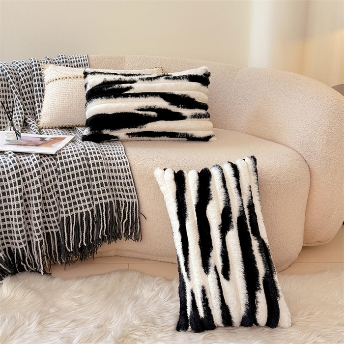 91家纺网 家纺一手货源 找家纺 圣比熊 2025新款兔毛绒抱枕套法兰绒枕套宿舍枕芯套法莱绒30x50枕头套-抽条 兔毛绒抽条-梦幻墨白