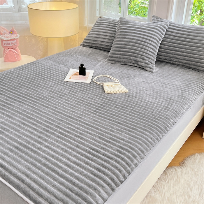 91家纺网 家纺一手货源 找家纺 梦舒羽 2025新款法莱绒床笠法兰绒床垫保护套牛奶绒兔毛绒席梦思床垫套-抽条 法莱绒抽条-烟雨灰