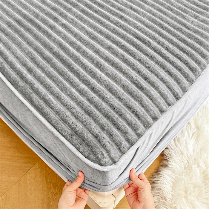 91家纺网 家纺一手货源 找家纺 梦舒羽 2025新款法莱绒床笠法兰绒床垫保护套牛奶绒兔毛绒席梦思床垫套-抽条 法莱绒抽条-烟雨灰