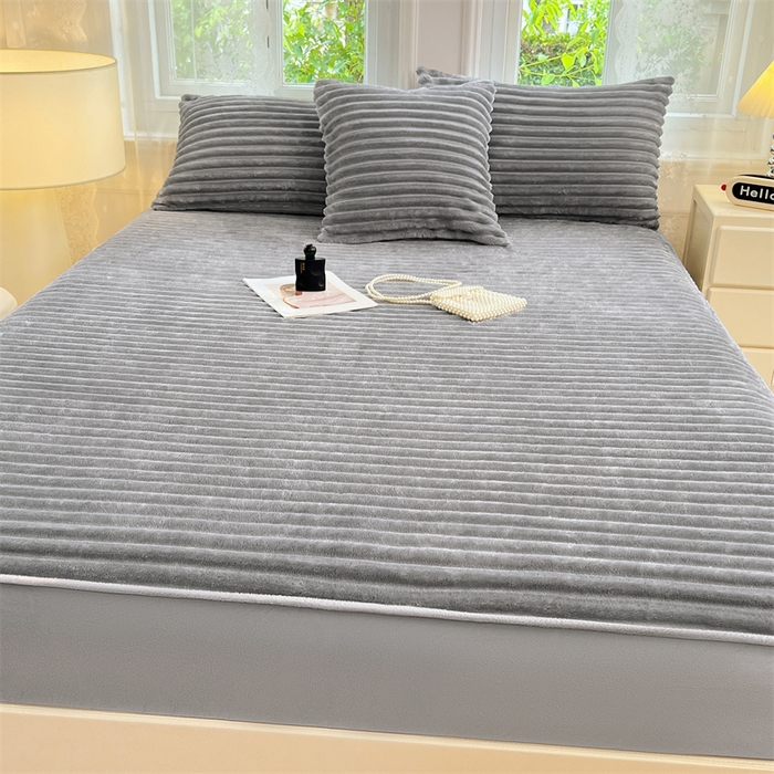 91家纺网 家纺一手货源 找家纺 梦舒羽 2025新款法莱绒床笠法兰绒床垫保护套牛奶绒兔毛绒席梦思床垫套-抽条 法莱绒抽条-烟雨灰