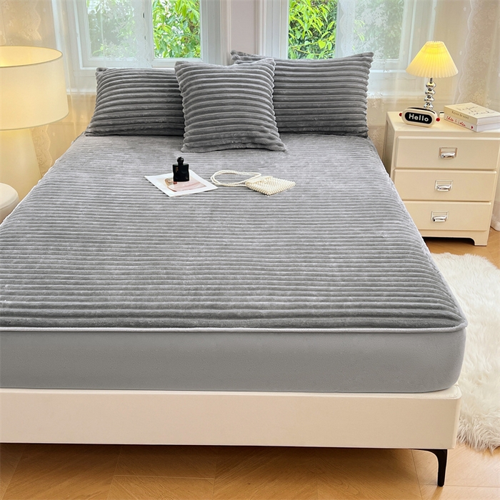 91家纺网 家纺一手货源 找家纺 梦舒羽 2025新款法莱绒床笠法兰绒床垫保护套牛奶绒兔毛绒席梦思床垫套-抽条 法莱绒抽条-烟雨灰