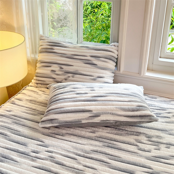 91家纺网 家纺一手货源 找家纺 梦舒羽 2025新款法莱绒床笠法兰绒床垫保护套牛奶绒兔毛绒席梦思床垫套-抽条 法莱绒抽条-梦幻浅灰