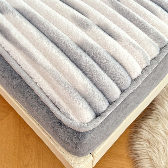 91家纺网 家纺一手货源 找家纺 梦舒羽 2025新款法莱绒床笠法兰绒床垫保护套牛奶绒兔毛绒席梦思床垫套-抽条 法莱绒抽条-梦幻浅灰
