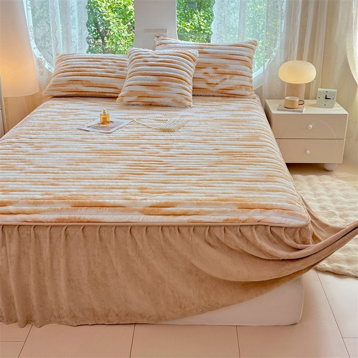 91家纺网 家纺一手货源 找家纺 圣比熊 2025新款兔毛绒床裙法兰绒床垫保护罩牛奶绒床垫法莱绒床单罩-抽条 兔毛绒抽条-梦幻奶咖