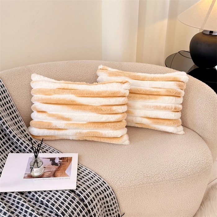 91家纺网 家纺一手货源 找家纺 圣比熊 2025新款兔毛绒抱枕套法兰绒枕套宿舍枕芯套法莱绒30x50枕头套-抽条 兔毛绒抽条-梦幻奶咖